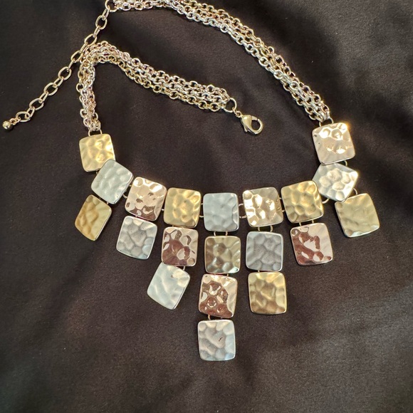 STATEMENT NECKLACE Tri color 18 in to 21 in adjustable Lobster clasp. EX… - Picture 10 of 14